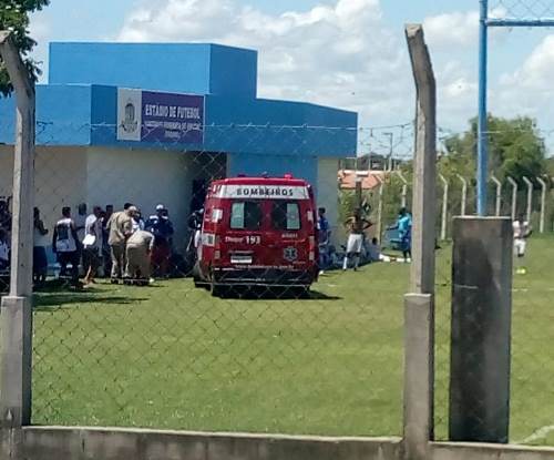 Adolescente fratura clavícula em partida de futebol no bairro Santa Cruz