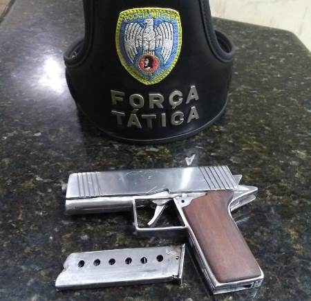Pistola e Carteira de Trabalho apreendidos no Nova Esperança