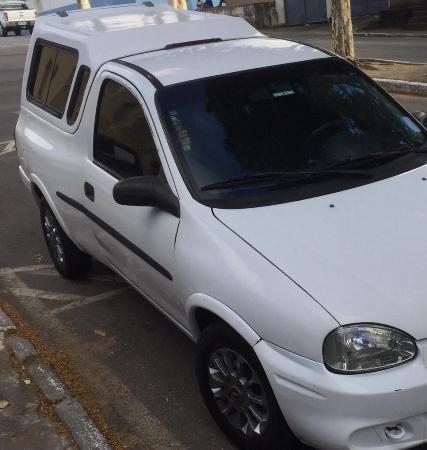 Vítima tem carro furtado em frente de casa, no Araçá