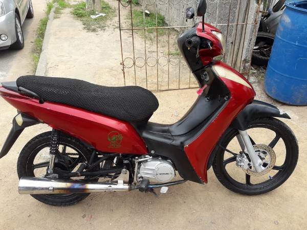 Desce da moto, perdeu! Bandidos armados roubam Shineray no Araçá