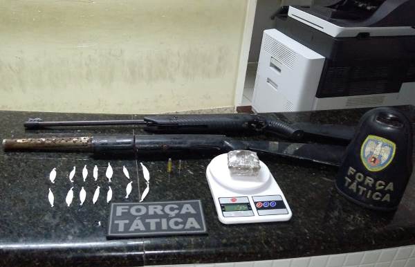 Bebedouro: Força Tática Apreende droga, armas, balança e munição