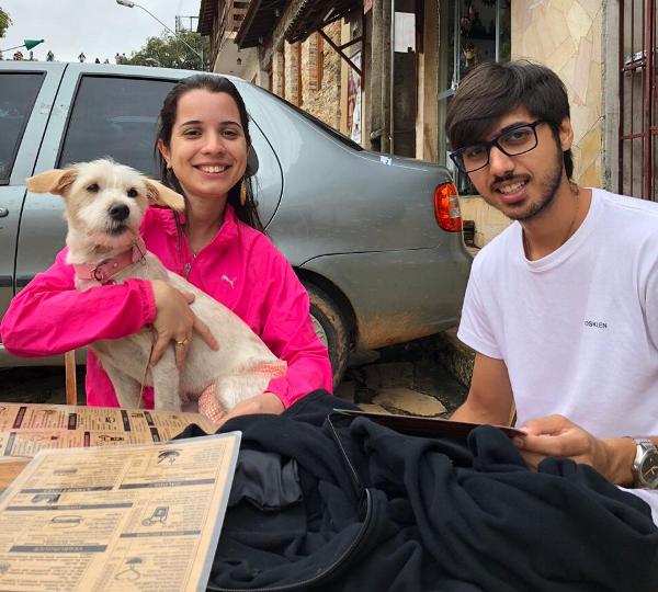 Adote, não compre! Voluntária de Sooretama socorre (e adota) cachorro atropelado e baleado