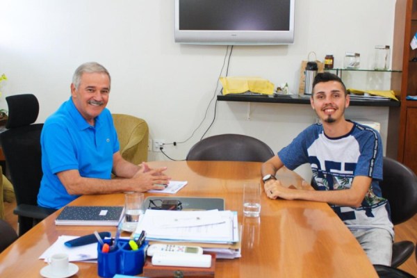 Lembra dele? Gabriel é recebido pelo prefeito de Linhares