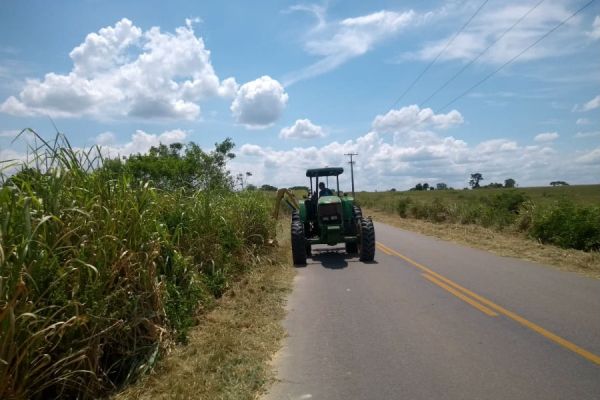 Manutenção em rodovias de Linhares para colheita do café