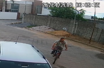 Empresário flagra ladrão agindo no bairro Palmital