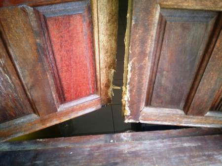 Furto em Urussuquara: Casa tem portas de oito quartos e janelas arrombadas