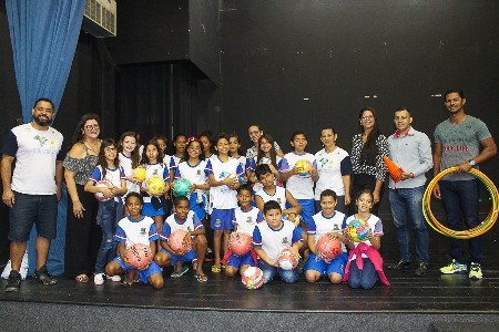 Instituto entrega materiais esportivos à Prefeitura de Linhares