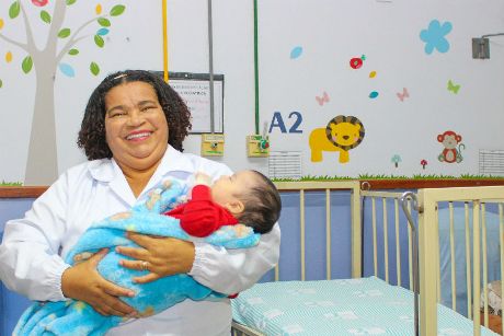 Mãe: Zica compartilha seu amor em casa e no HGL