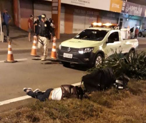 Entregador de lanche sai gravemente ferido de acidente na BR-101, em Linhares
