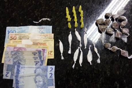 Bebedouro: Droga e dinheiro apreendidos e quatro levados para a delegacia