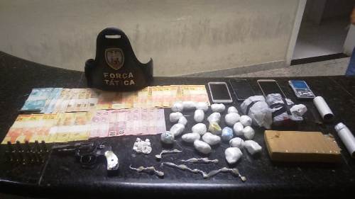 Dupla vem da BA para vender droga em Linhares: Mais 1,5 kg de cocaína e maconha apreendidos no Plana