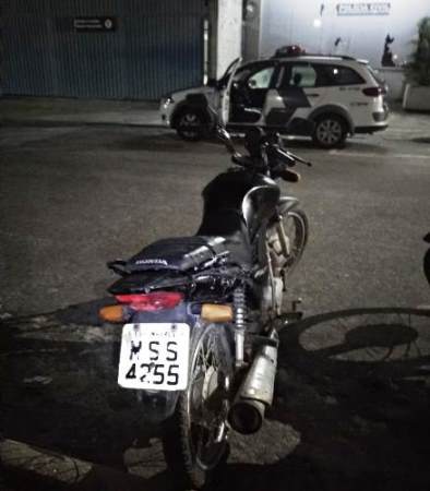 Palmital: Moto roubada tem placa alterada com fita adesiva