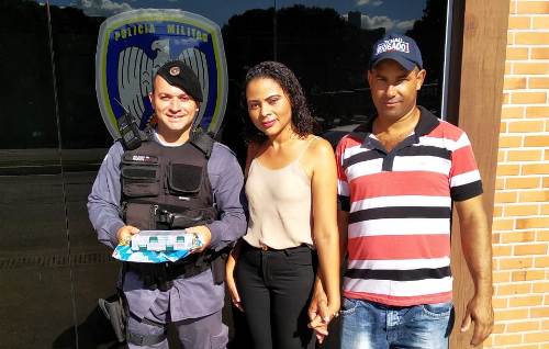 Anjo de Deus: Mulher que teve salário recuperado após furto agradece Soldado da PM