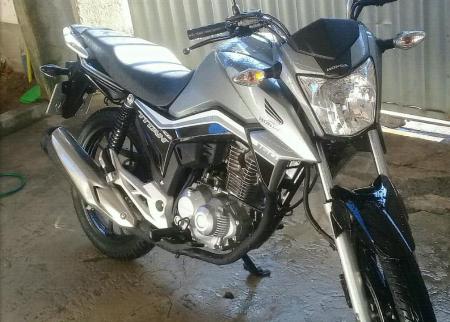 Vídeo: Preciso pra trabalhar e ainda estou pagando, diz vítima de furto de moto