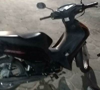 Levou meu ganha-pão. diz cabeleireira que teve moto roubada no Movelar