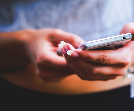 Mulher não deixa ex olhar o celular, é ofendida e tem objetos quebrados, no Nova Esperança