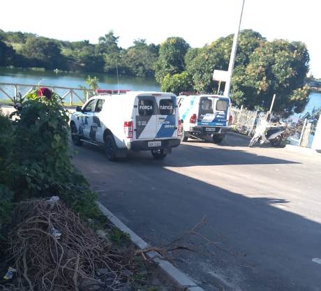Tiros: PM encurrala jovem em ação, e apreende cargas de maconha no Interlagos