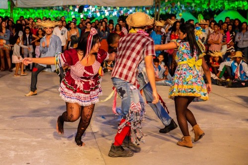 Grupos de outras cidades levam as premiações em Festival de Quadrilhas de Linhares