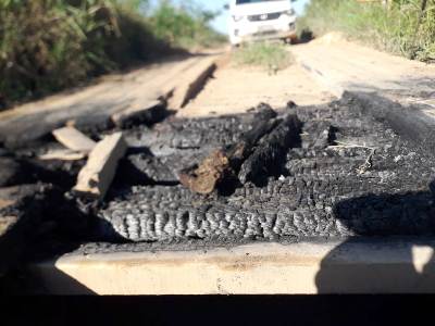 Mais vandalismo. Desta vez, alvo foi a Ponte de Degredo e prejú é de R$ 19 mil