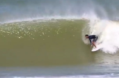 Frio? Que nada! Rodrigo arrasa na Praia de Regência