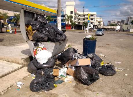 Lixo: Moradores perguntam sobre ausência do papão nas ruas de Linhares