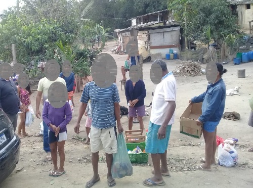 Flagra de crianças comendo ração: Após notícia, ameaças, mais fome e muito amor