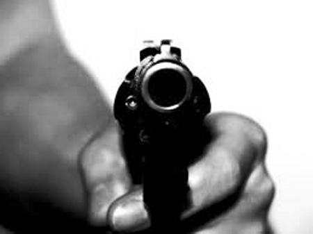 Bandidos assaltam jovens no bairro Araçá