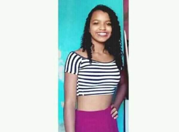 Menina de 13 anos desaparece ao sair para a escola. Mãe se desespera