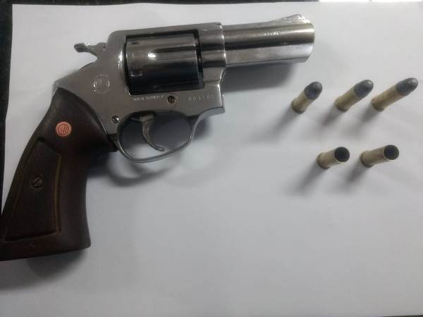 Vítima reage e mata assaltante no bairro Aviso. Arma do morto foi apreendida