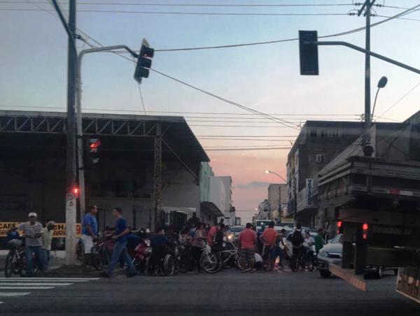 Notícia-relâmpago: Acidente com feridos no Centro de Linhares