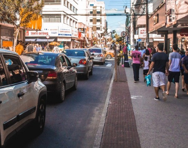 Aumenta poluição sonora no Centro de Linhares. Multa é de quase R$ 3 mil