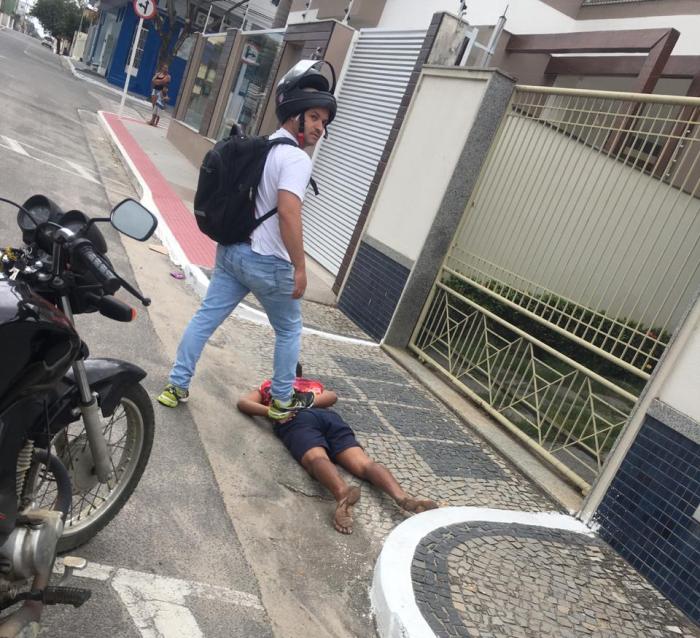 Soldado neutraliza assaltante no Centro de Linhares