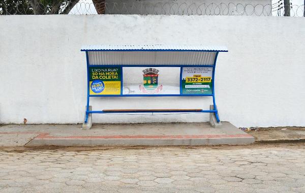 Multa de quase R$ 10 mil: Abrigos de ônibus passam por limpeza diária em Linhares