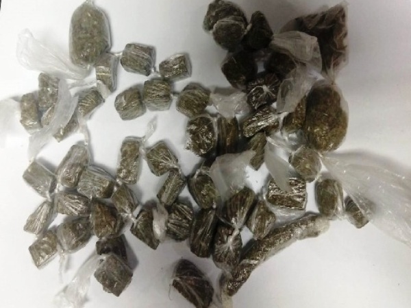 Maconha apreendida em casa abandonada no bairro Canivete