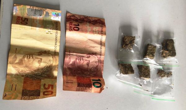 Adolescente flagrado com maconha em esquina do bairro Santa Cruz