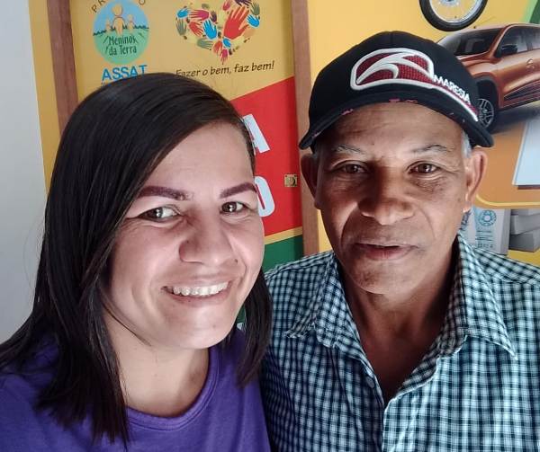 Eita sorte! Benedito feliz da vida com moto zerada após passar na banca pé quente