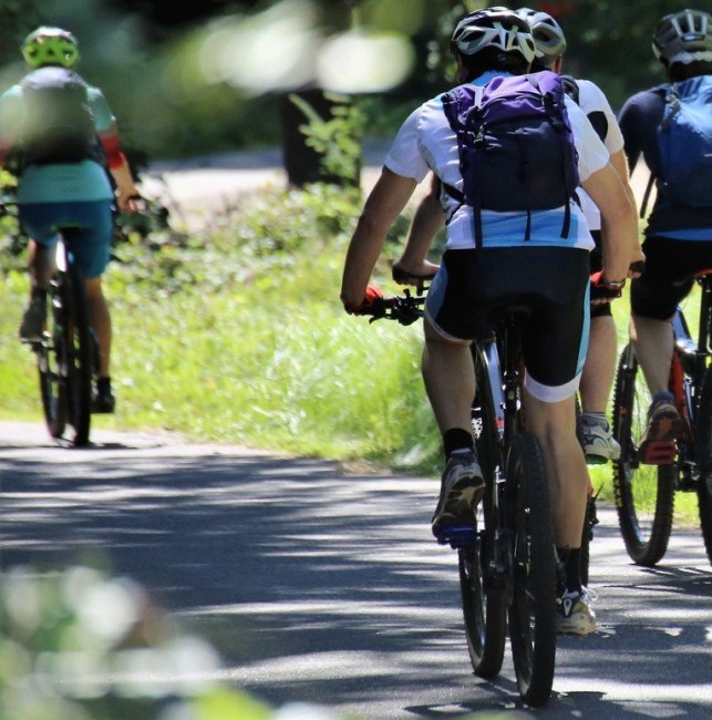 Sorteio de hospedagem e muita alegria em passeio ciclístico no Dia da Árvore em Linhares
