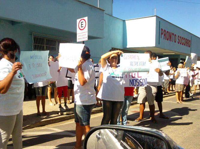 HGL: Manifesto pacífico ‘abraça’ prédio do hospital que atende diversos municípios do Norte do ES