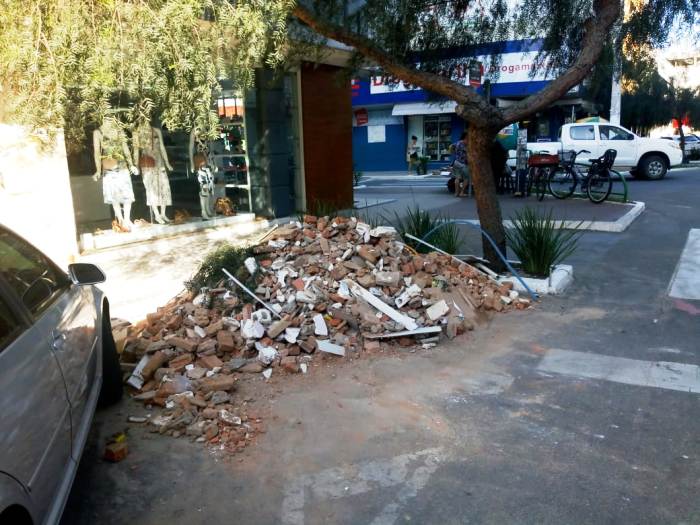 Multa e notificação: Quase 200 moradores caem na fiscalização do entulho em Linhares 