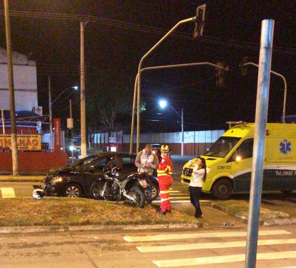 Acidente deixa motociclista ferido no Sinal do Epa, em Linhares