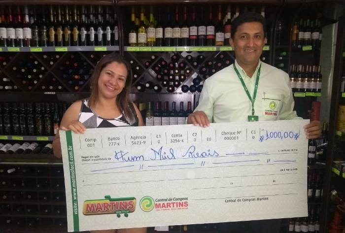 Olha ela! Ganhou esse vale compras maravilhoso aí da foto. Vem mais sorteios por ai