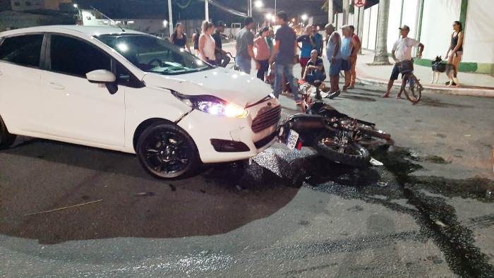 Carro e moto: Acidente deixa motociclista ferido no Três Barras
