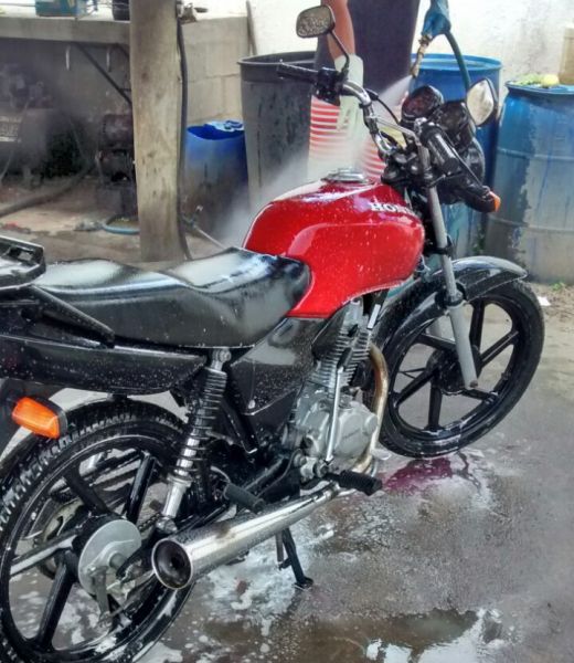 Vítima de furto de moto no BNH pede ajuda para encontrar o veículo