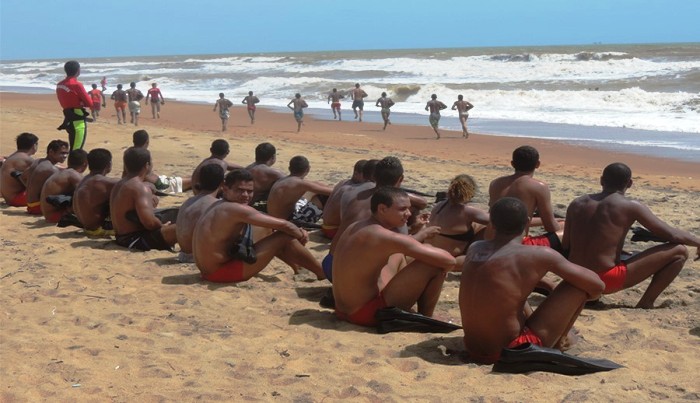 Guarda-vidas para verão em Linhares: Ainda dá tempo para se inscrever