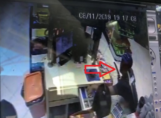 Assaltante rouba até cheques assinados em padaria no Conceição