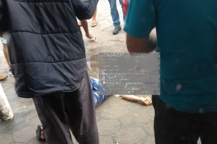 Mulher se desespera diante de adolescente baleado em Sooretama