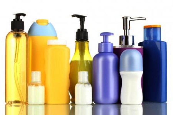 Substâncias presentes em cosméticos podem causar alergias