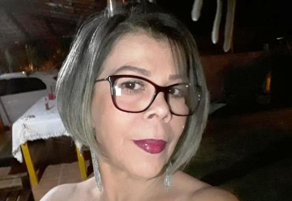 Os parabéns vão para Eliana. Ela tem Povoação no lado esquerdo do peito