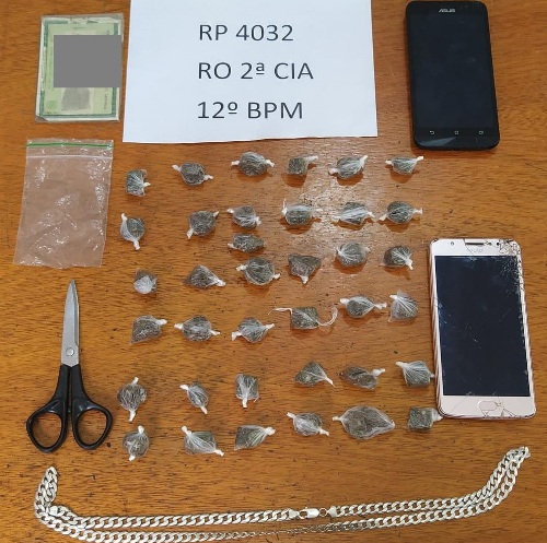 PM encontra buchas de maconha enterradas em praça no Interlagos