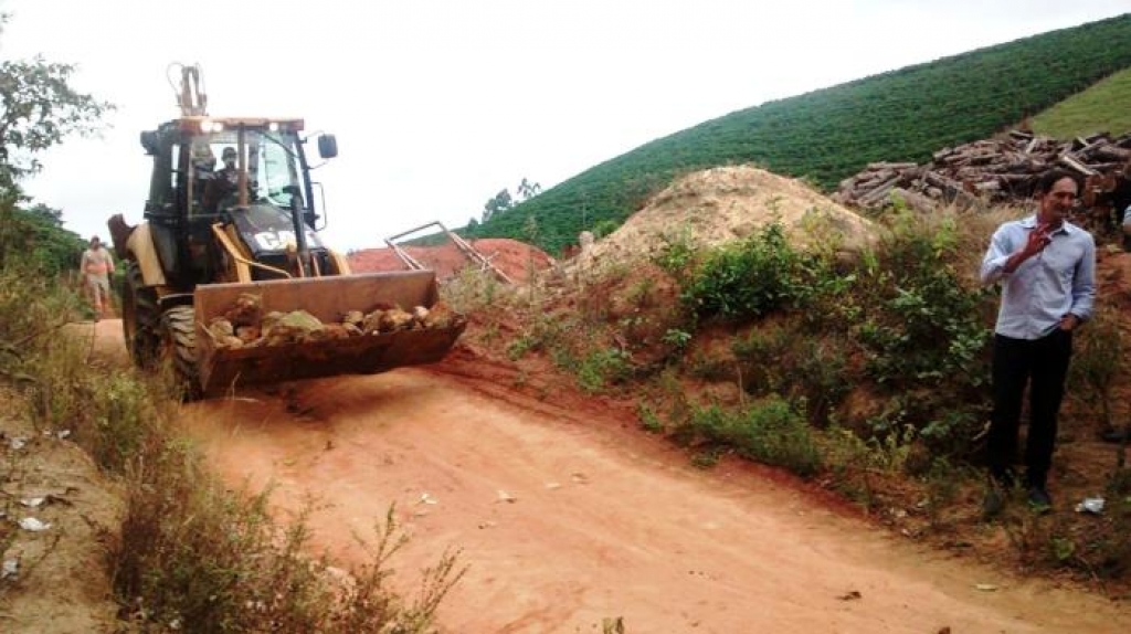 Interior: comunidade pede, vereador requer e obras de substituição de ponte são iniciadas